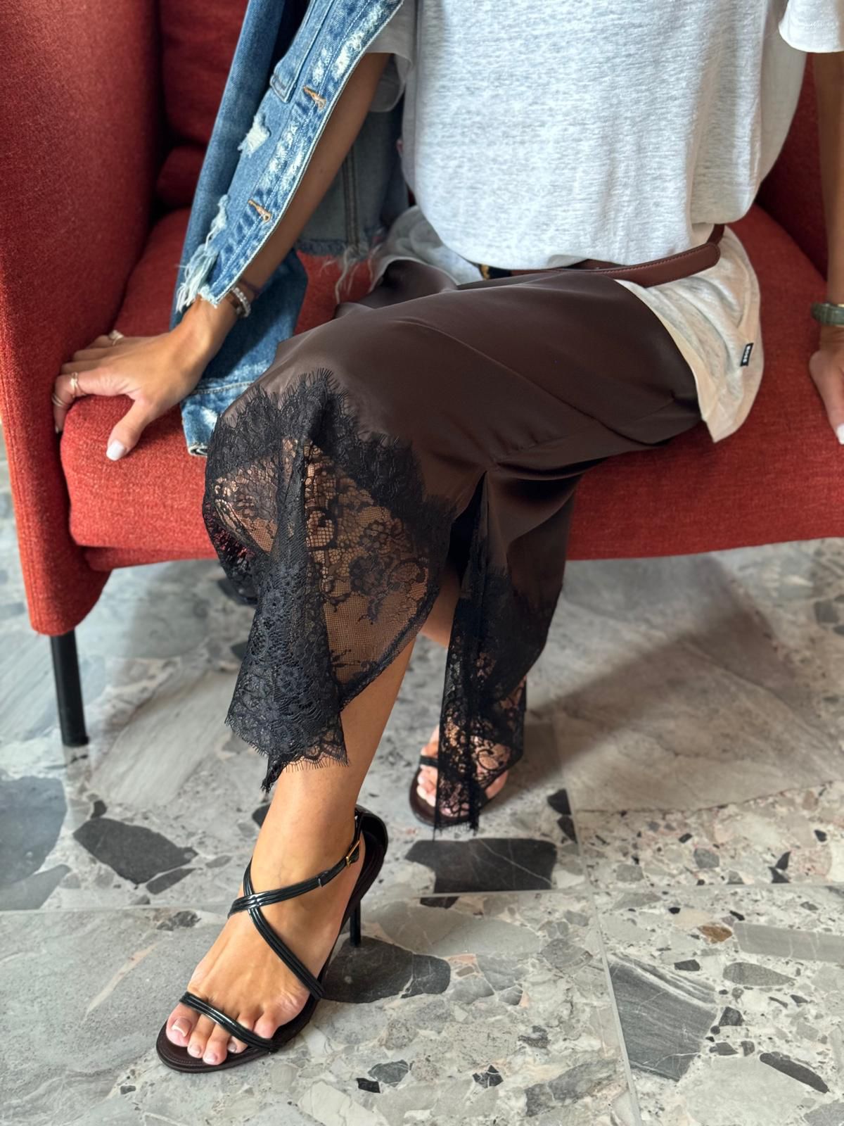 חצאית סאטן תחרה