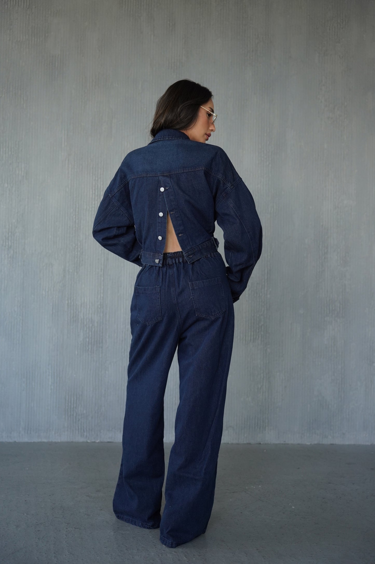 חליפת ג'ינס כפתורים בגב