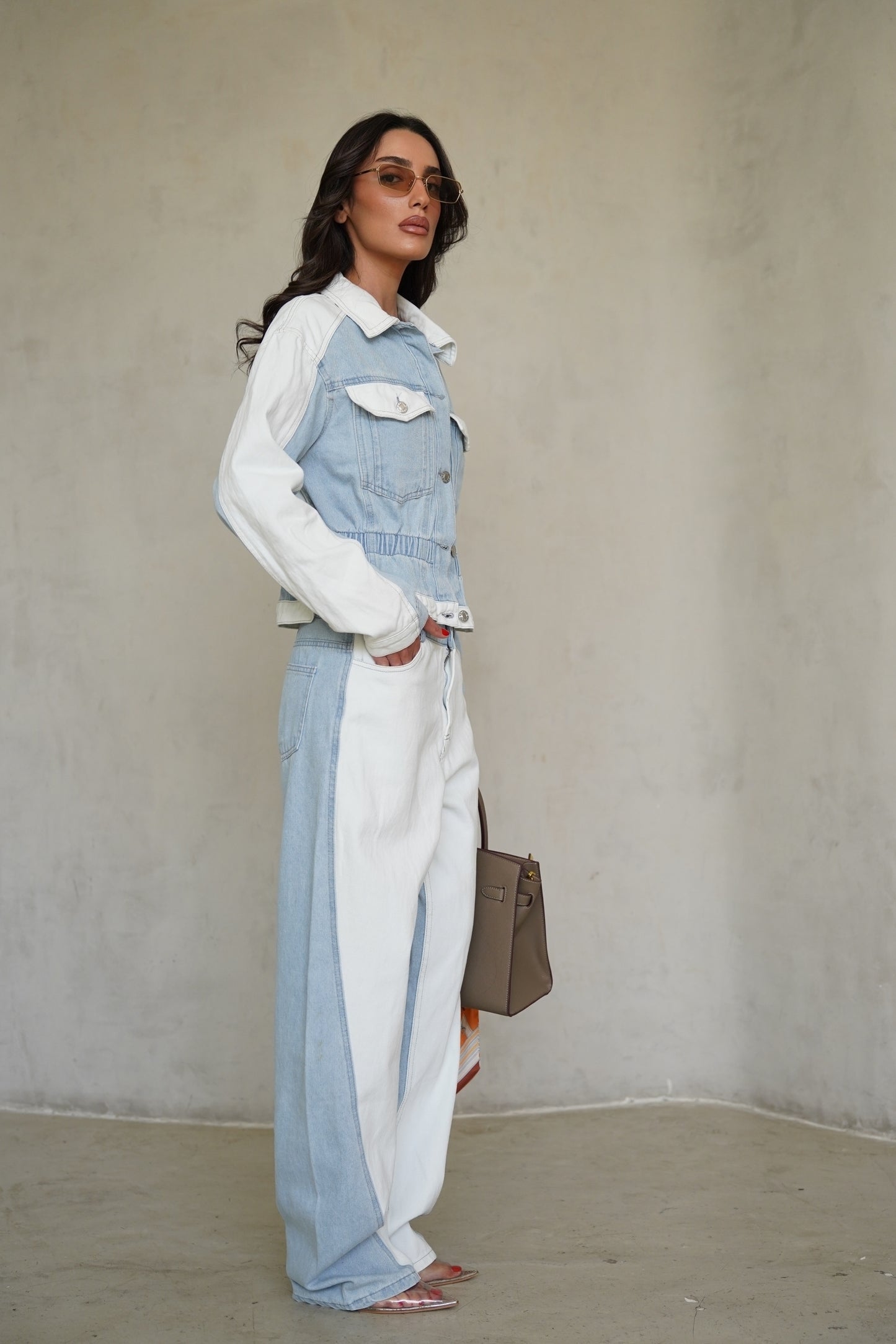 חליפת ג'ינס שילוב לבן