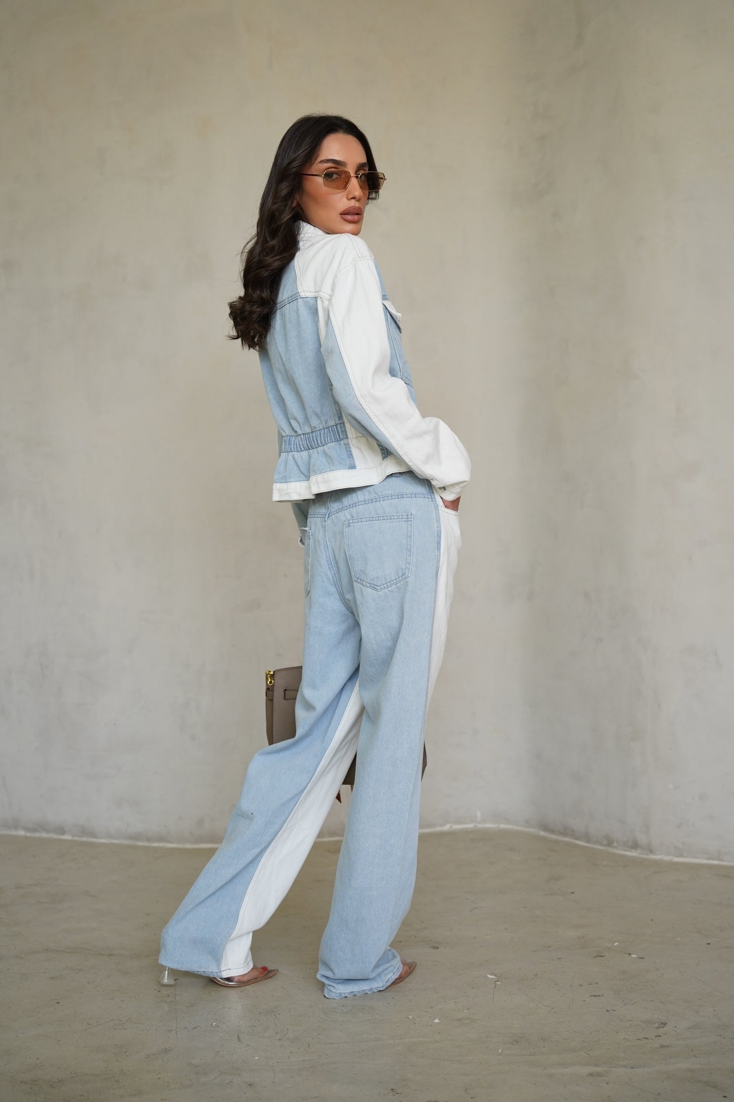 חליפת ג'ינס שילוב לבן