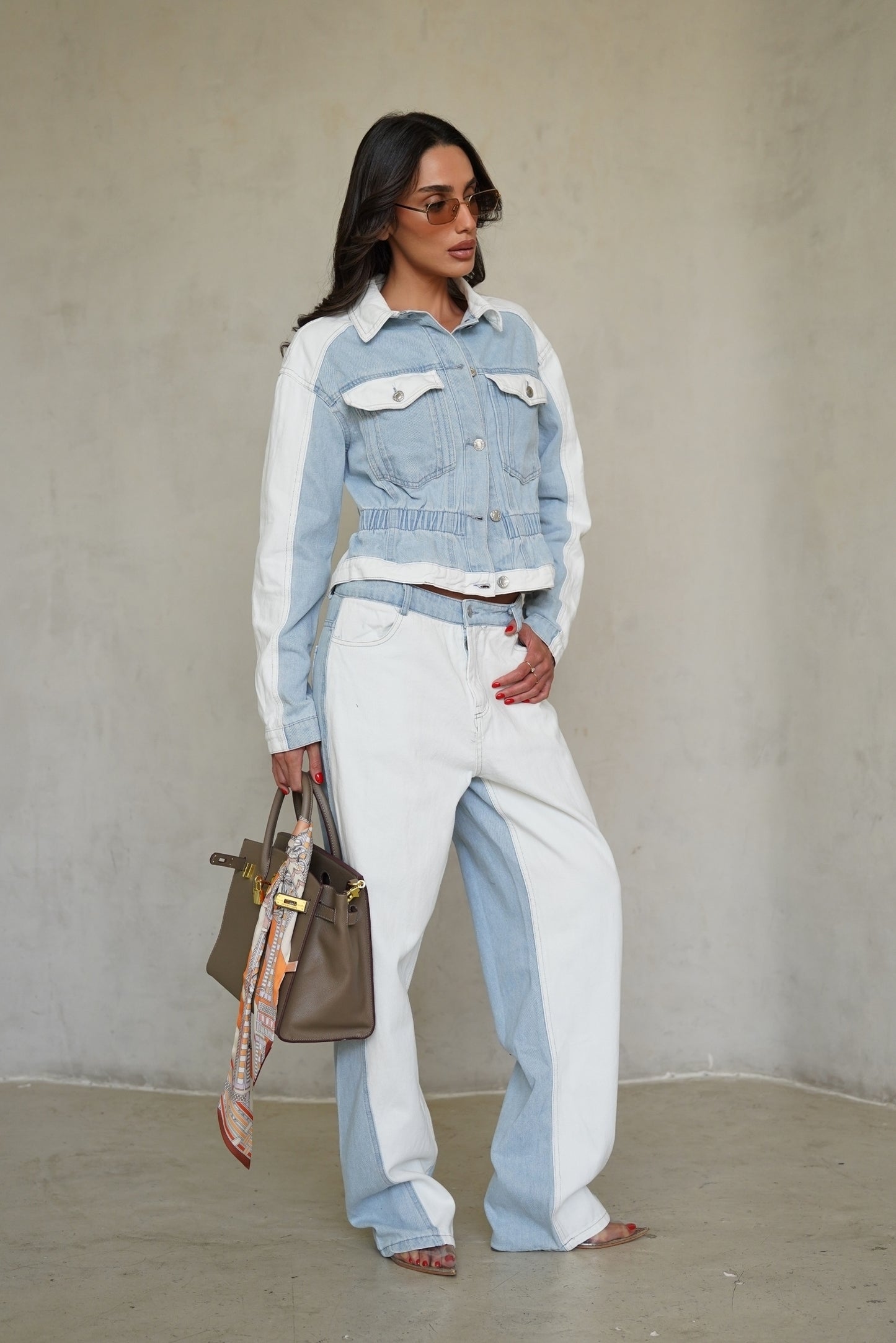 חליפת ג'ינס שילוב לבן