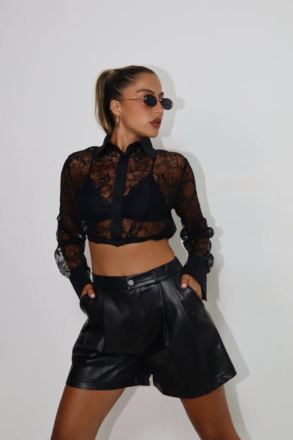 חולצת בטן תחרה מכופתרת צווארון