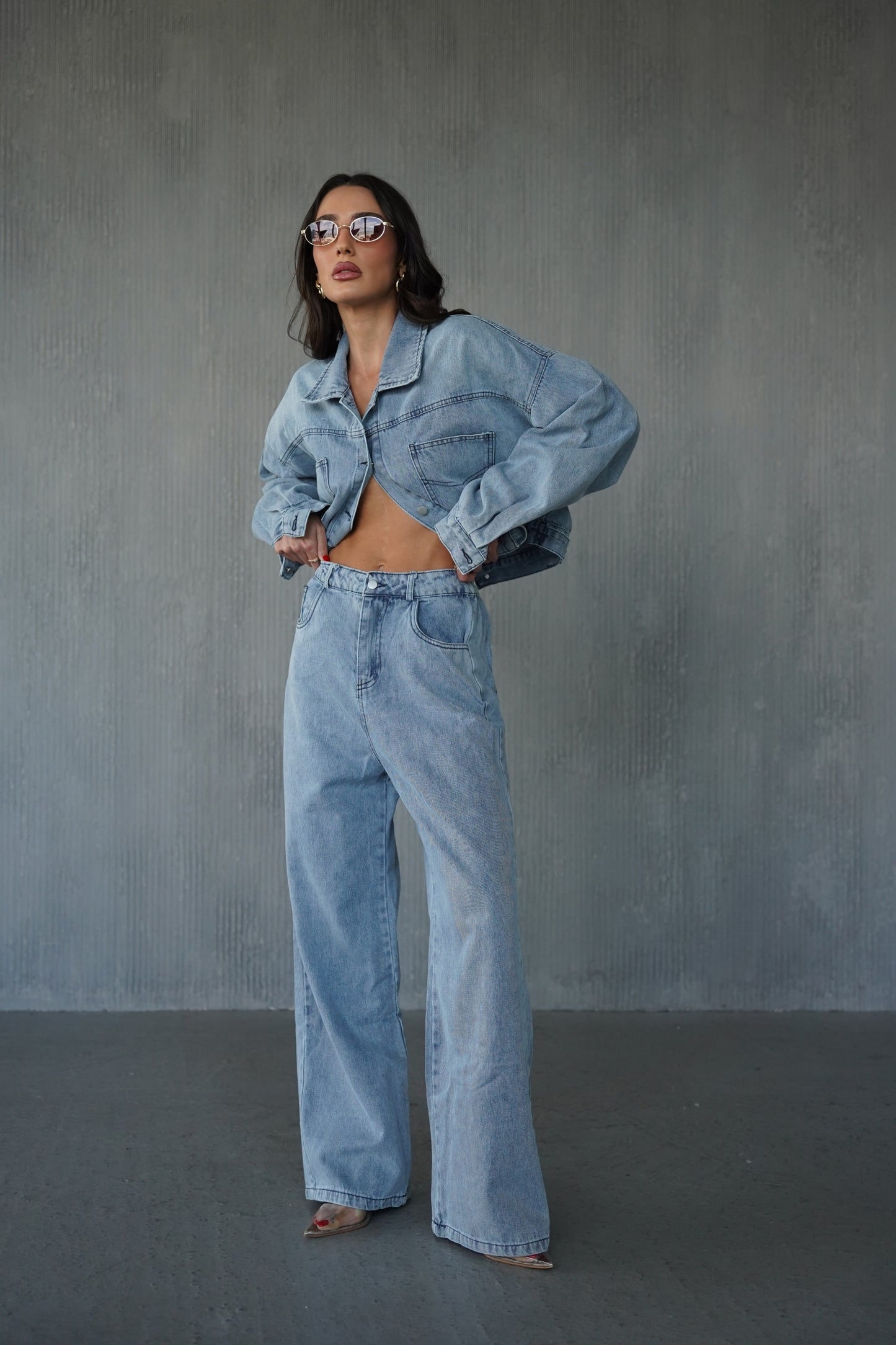 חליפת ג'ינס כפתורים בגב