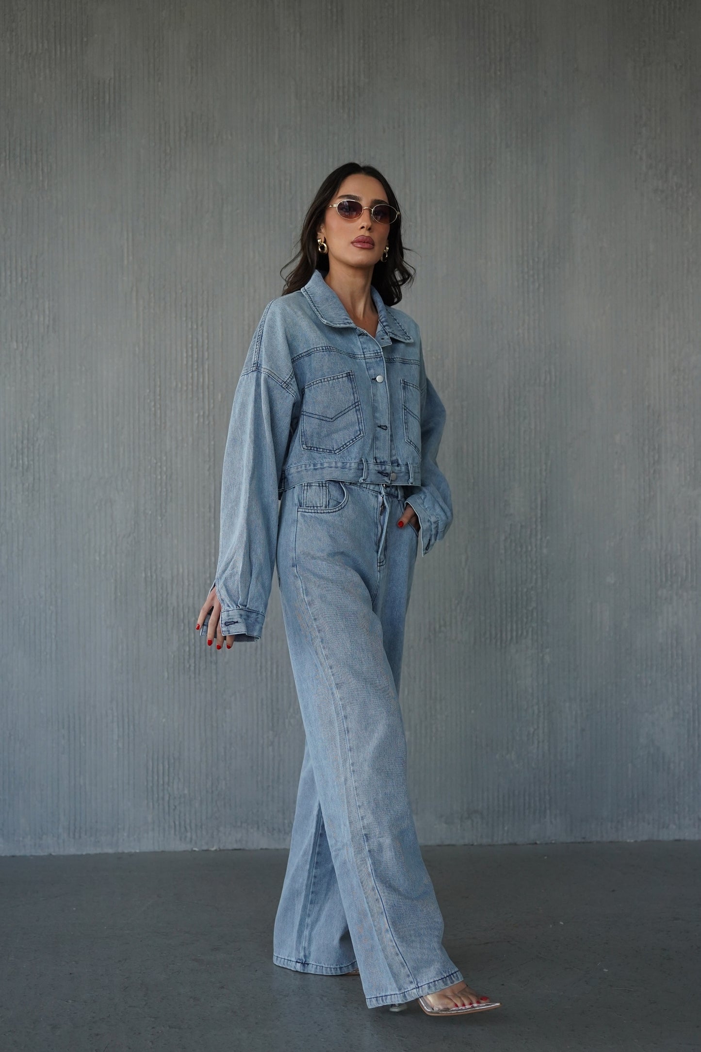 חליפת ג'ינס כפתורים בגב