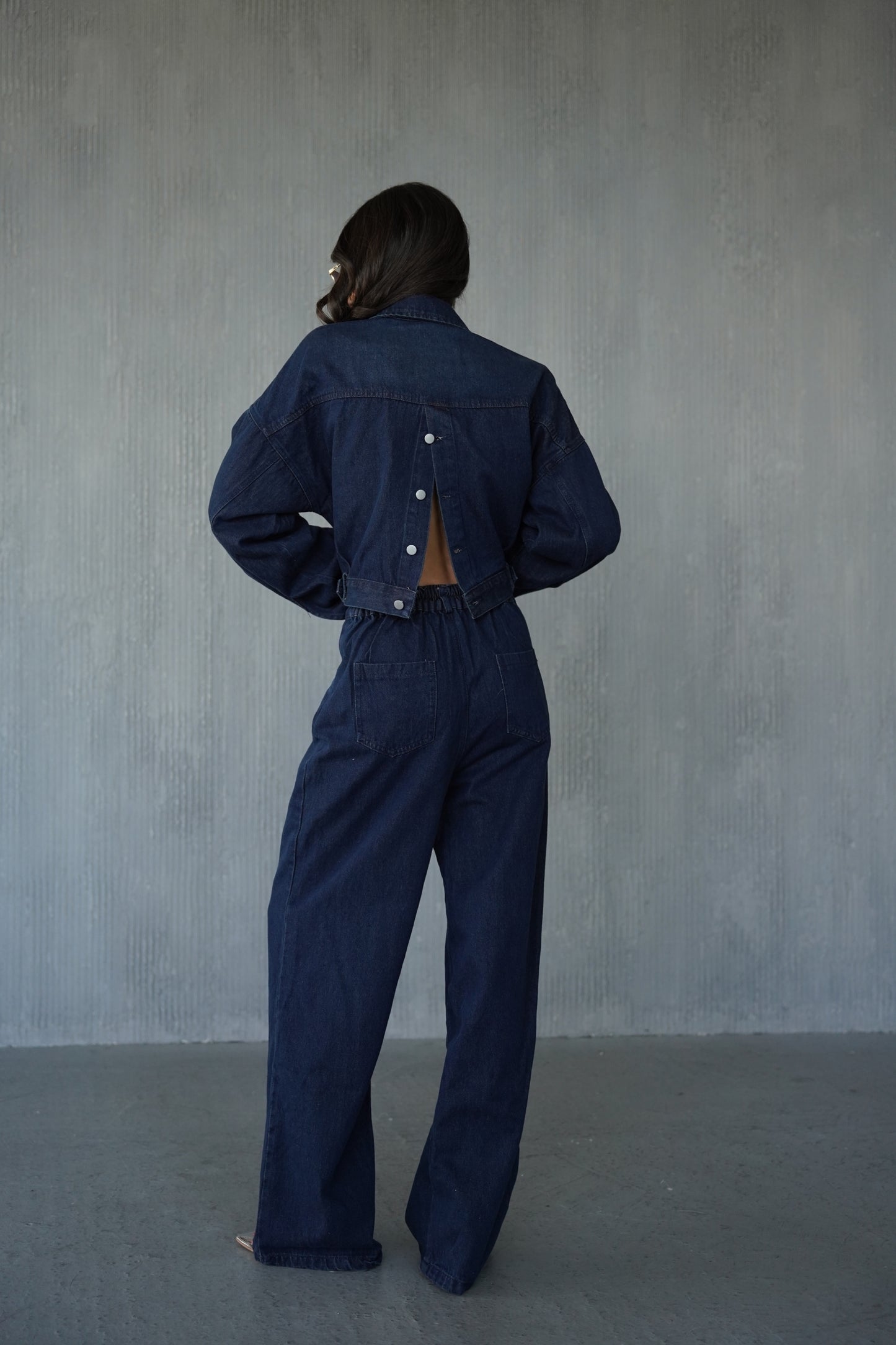 חליפת ג'ינס כפתורים בגב