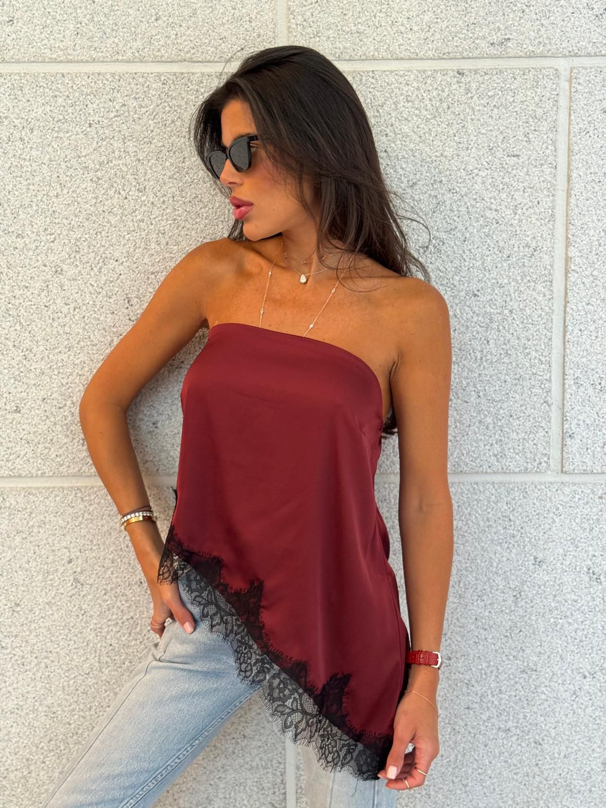 סטרפלס סאטן תחרה